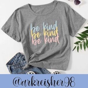 🦄SUPER CUTE GRAPHIC TEE FROM ROMWE🦄 IF BUNDLED WITH NON 🦄 ITEM IT WILL BE $3